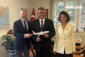 Smartwings’in Pegasus’a devrinin tamamlanmasının ardından şirket yönetimine getirilen Emre Pekesen ve Nur Karabacak, Prag Büyükelçisi Metin Feyzioğlu’nu ziyaret etti.